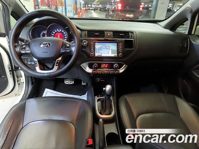 Kia Pride 1.6 GDI Hatchback Prestige 2014 — фото 10