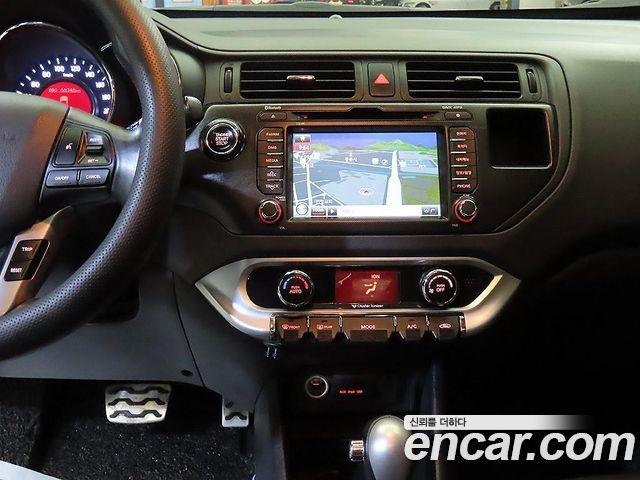 Kia Pride 1.6 GDI Hatchback Prestige 2014 — фото 15
