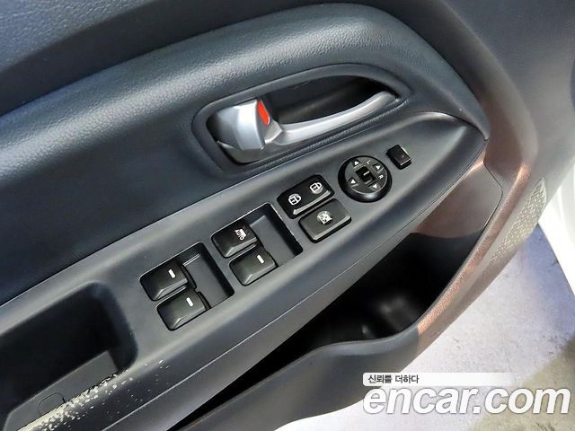 Kia Pride 1.6 GDI Hatchback Prestige 2014 — фото 17