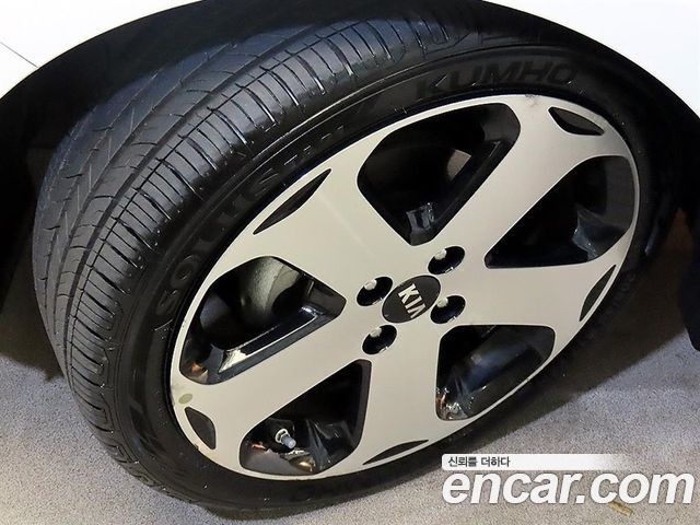 Kia Pride 1.6 GDI Hatchback Prestige 2014 — фото 24