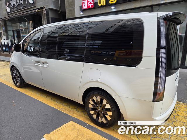 Hyundai Staria Lounge 9-Seater Prestige 2022 — фото 2