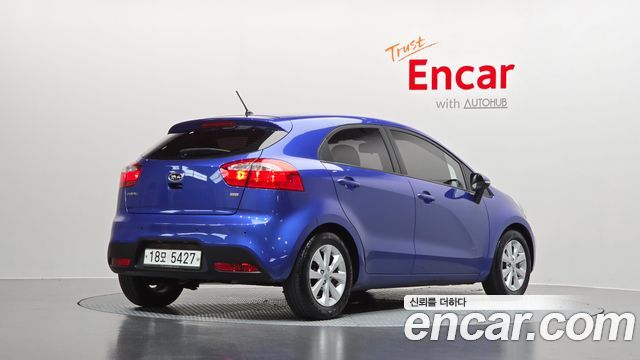 Kia Pride 1.6 GDI Hatchback Luxury 2012 — фото 2