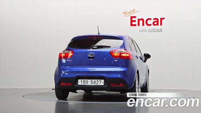 Kia Pride 1.6 GDI Hatchback Luxury 2012 — фото 4