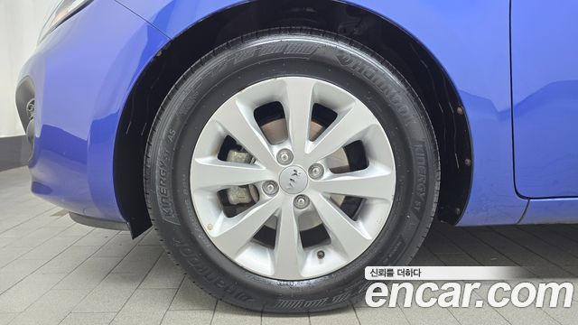 Kia Pride 1.6 GDI Hatchback Luxury 2012 — фото 5
