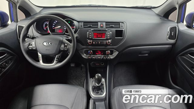 Kia Pride 1.6 GDI Hatchback Luxury 2012 — фото 7