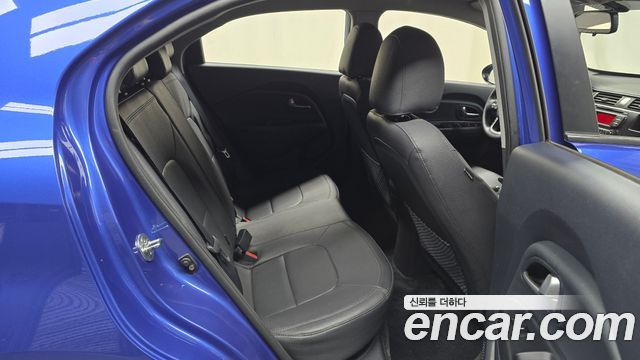 Kia Pride 1.6 GDI Hatchback Luxury 2012 — фото 11