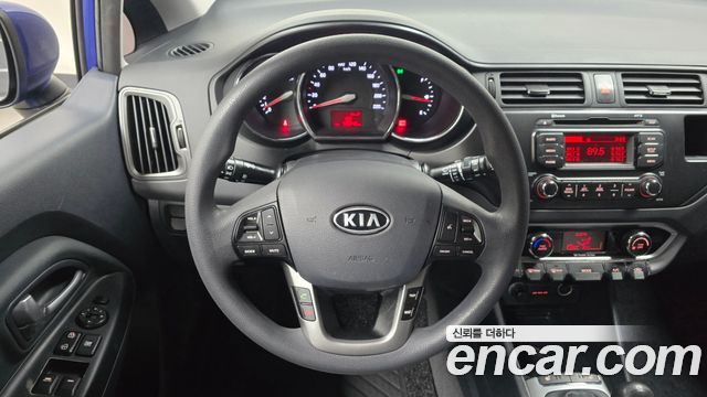 Kia Pride 1.6 GDI Hatchback Luxury 2012 — фото 12