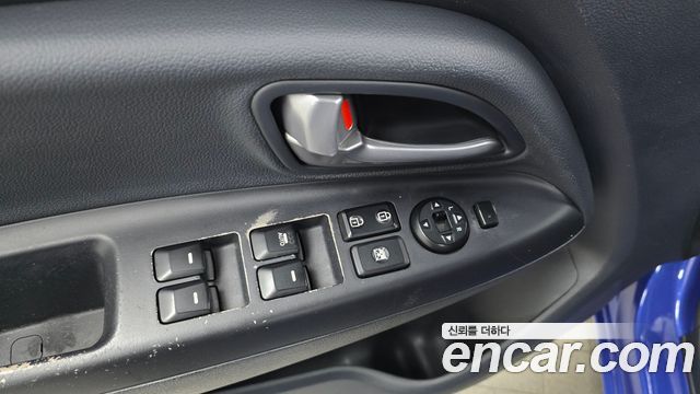 Kia Pride 1.6 GDI Hatchback Luxury 2012 — фото 17