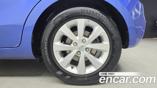 Kia Pride 1.6 GDI Hatchback Luxury 2012 — фото 21