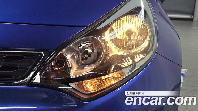 Kia Pride 1.6 GDI Hatchback Luxury 2012 — фото 22