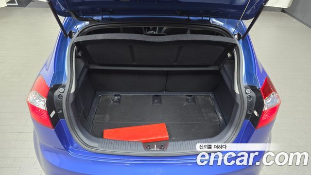 Kia Pride 1.6 GDI Hatchback Luxury 2012 — фото 27