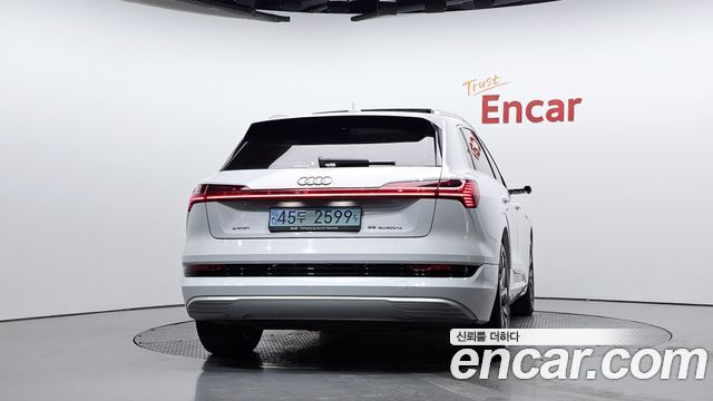 Audi e-tron 55 Quattro 2022 — фото 4