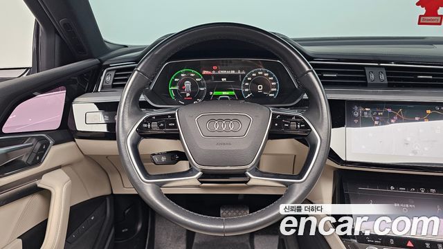 Audi e-tron 55 Quattro 2022 — фото 13