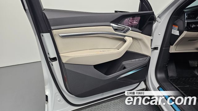 Audi e-tron 55 Quattro 2022 — фото 24