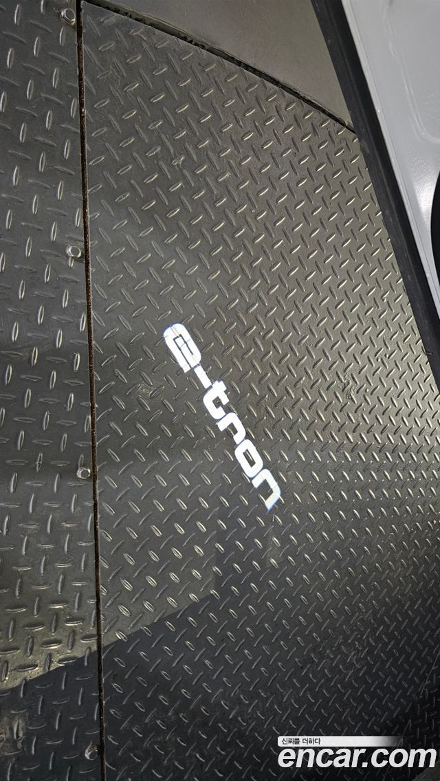 Audi e-tron 55 Quattro 2022 — фото 34