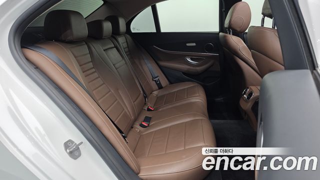 Mercedes-Benz E-Class (W213) E220d 4MATIC Avantgarde 2017 — фото 12