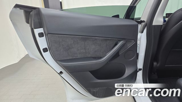 Tesla Model Y Long Range AWD 2022 — фото 31