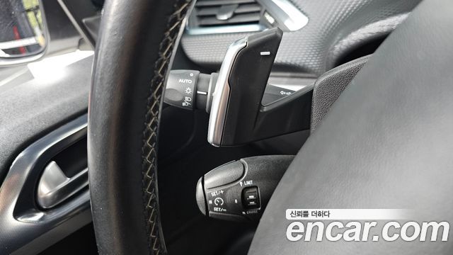 Peugeot 2008 1.6 BlueHDi Feline 2016 — фото 13