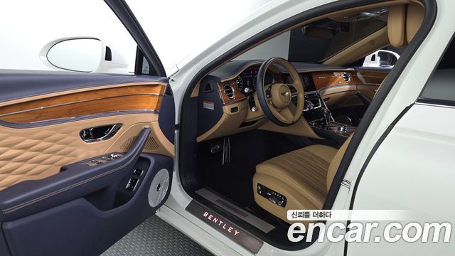 Bentley Flying Spur (III) 4.0 Azure 2023 — фото 10