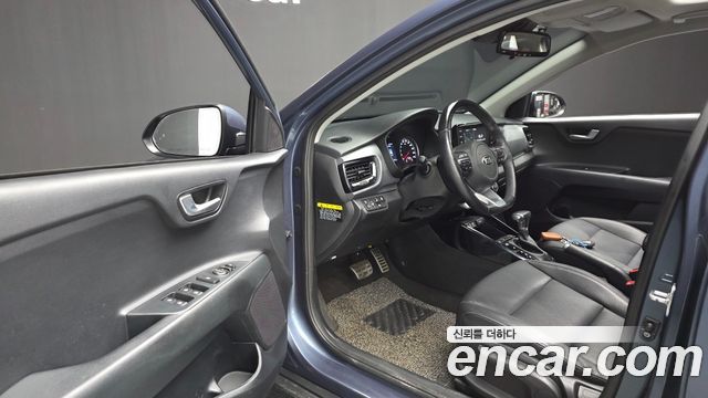 Kia Stonic Diesel 1.6 Prestige 2018 — фото 10