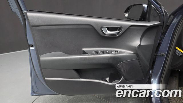 Kia Stonic Diesel 1.6 Prestige 2018 — фото 24