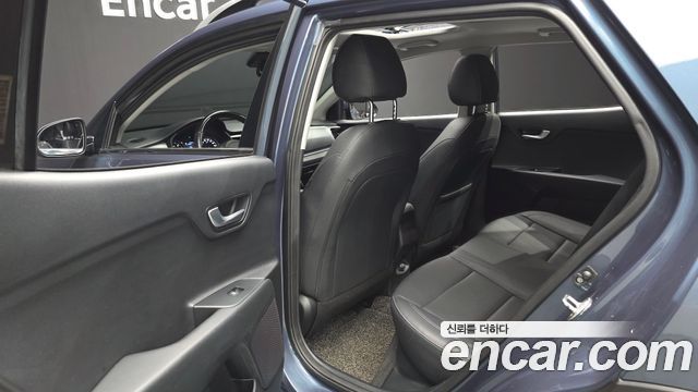 Kia Stonic Diesel 1.6 Prestige 2018 — фото 26