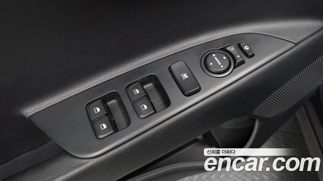 Kia Stonic Diesel 1.6 Prestige 2018 — фото 29