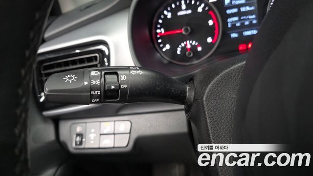 Kia Stonic Diesel 1.6 Prestige 2018 — фото 30