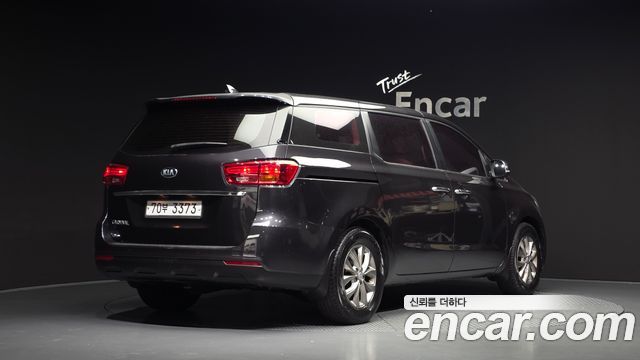 Kia Carnival 11-Seater Deluxe 2019 — фото 2