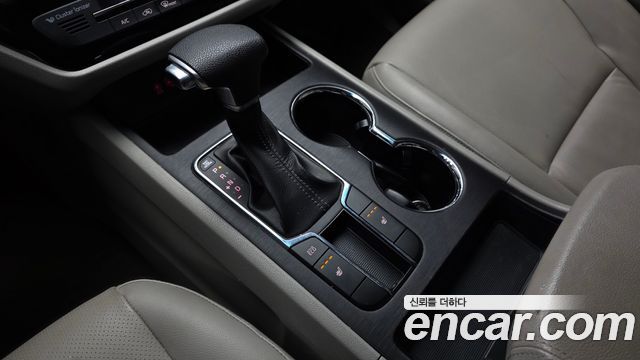 Kia Carnival 11-Seater Deluxe 2019 — фото 9