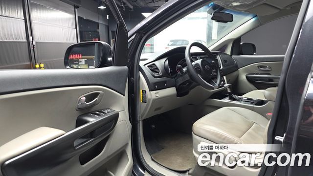Kia Carnival 11-Seater Deluxe 2019 — фото 10