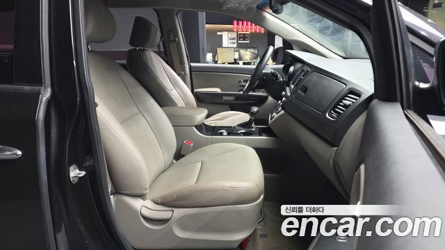 Kia Carnival 11-Seater Deluxe 2019 — фото 11