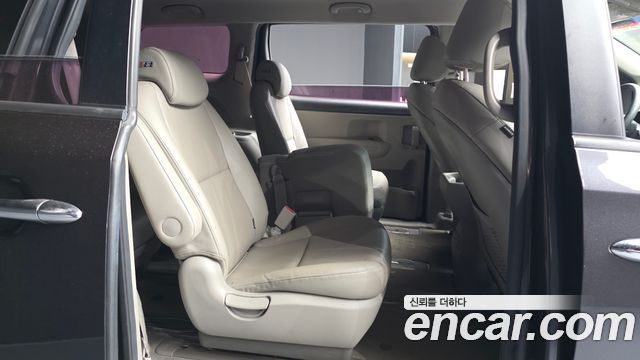 Kia Carnival 11-Seater Deluxe 2019 — фото 12