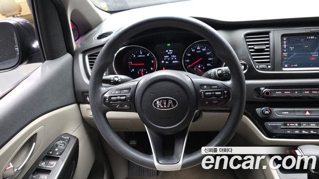 Kia Carnival 11-Seater Deluxe 2019 — фото 13