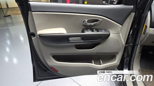 Kia Carnival 11-Seater Deluxe 2019 — фото 24