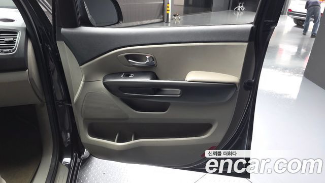 Kia Carnival 11-Seater Deluxe 2019 — фото 25