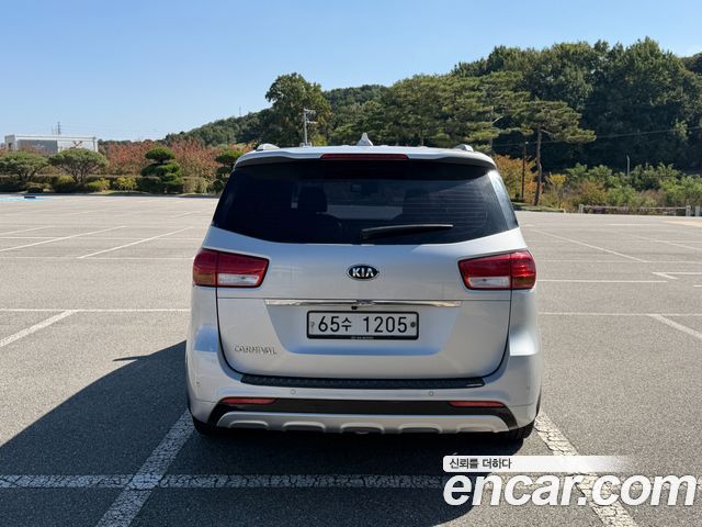 Kia Carnival 9-seater Prestige 2018 — фото 8
