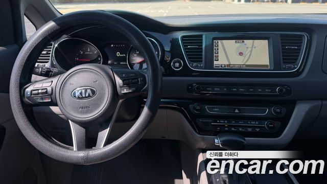 Kia Carnival 9-seater Prestige 2018 — фото 10