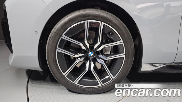 BMW 7 Series (G70) 740i xDrive M Sport 2024 — фото 5