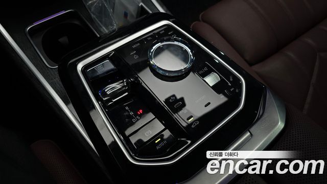 BMW 7 Series (G70) 740i xDrive M Sport 2024 — фото 9