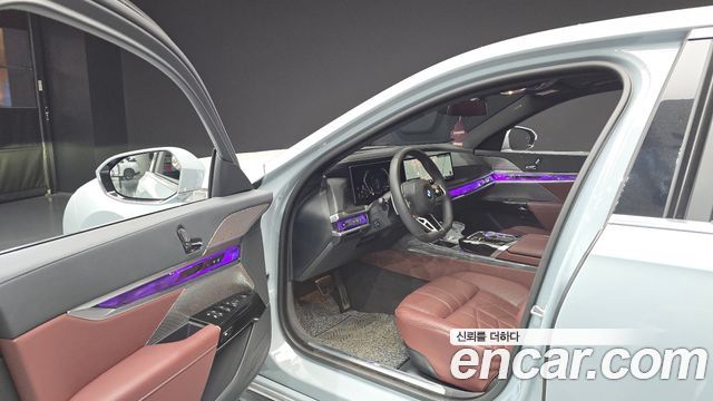 BMW 7 Series (G70) 740i xDrive M Sport 2024 — фото 10