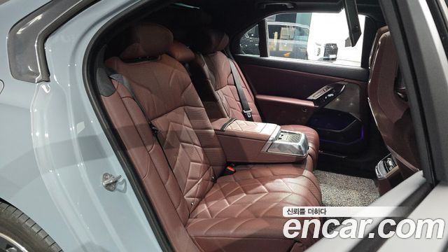 BMW 7 Series (G70) 740i xDrive M Sport 2024 — фото 11