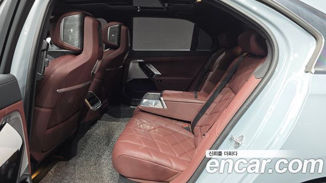 BMW 7 Series (G70) 740i xDrive M Sport 2024 — фото 26