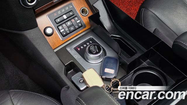Land Rover Discovery 4 3.0 SDV6 SE 2015 — фото 9