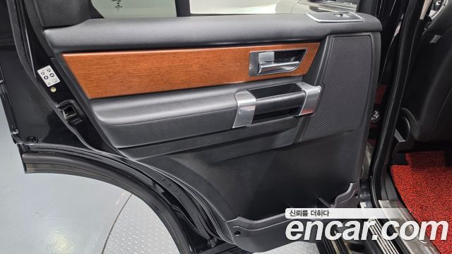 Land Rover Discovery 4 3.0 SDV6 SE 2015 — фото 25
