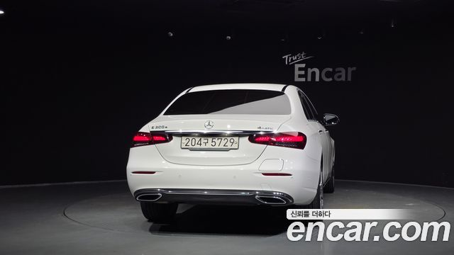 Mercedes-Benz E-Class (W213) E300e 4MATIC Exclusive 2022 — фото 4