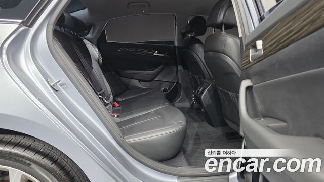 Mercedes-Benz E-Class (W213) E300e 4MATIC Exclusive 2022 — фото 13