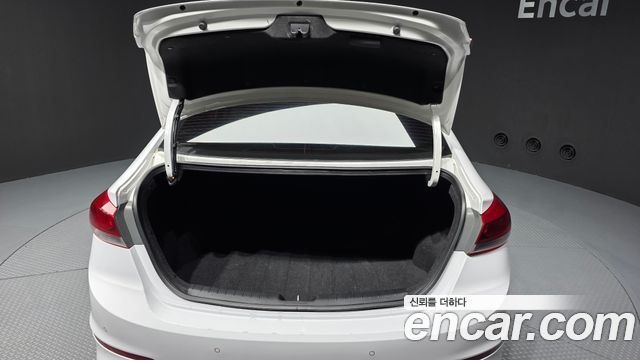 Hyundai Avante (AD) 1.6 GDI Value Plus 2018 — фото 20