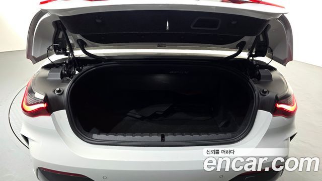 BMW 4 Series (G22) 420i M Sport Convertible 2024 — фото 18