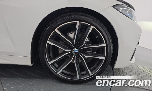 BMW 4 Series (G22) 420i M Sport Convertible 2024 — фото 21